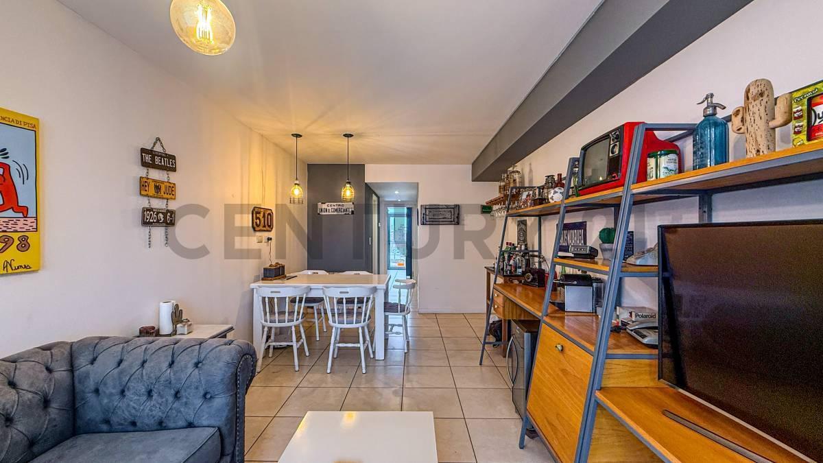 Foto de VENTA DEPARTAMENTO 2 AMBIENTES CON COCHERA AL FRENTE, imagen 1
