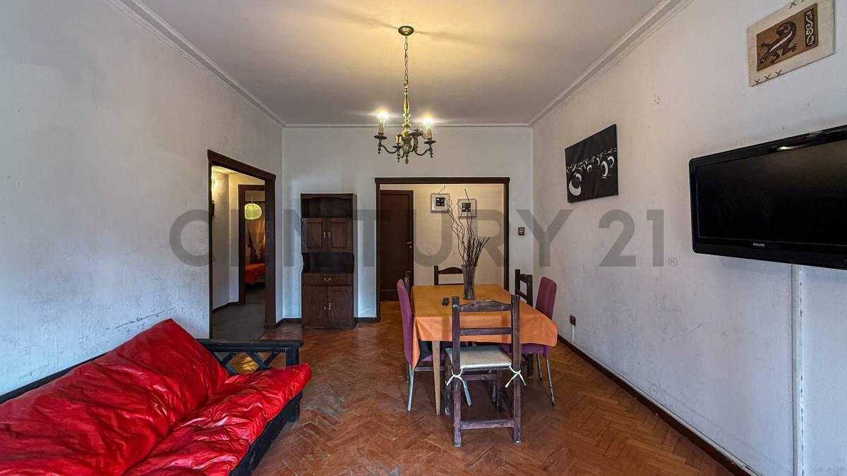 Foto de VENTA SEMIPISO 3 AMBIENTES CON DEPENDENCIA EN EDIFICIO SEÑORIAL, imagen 4