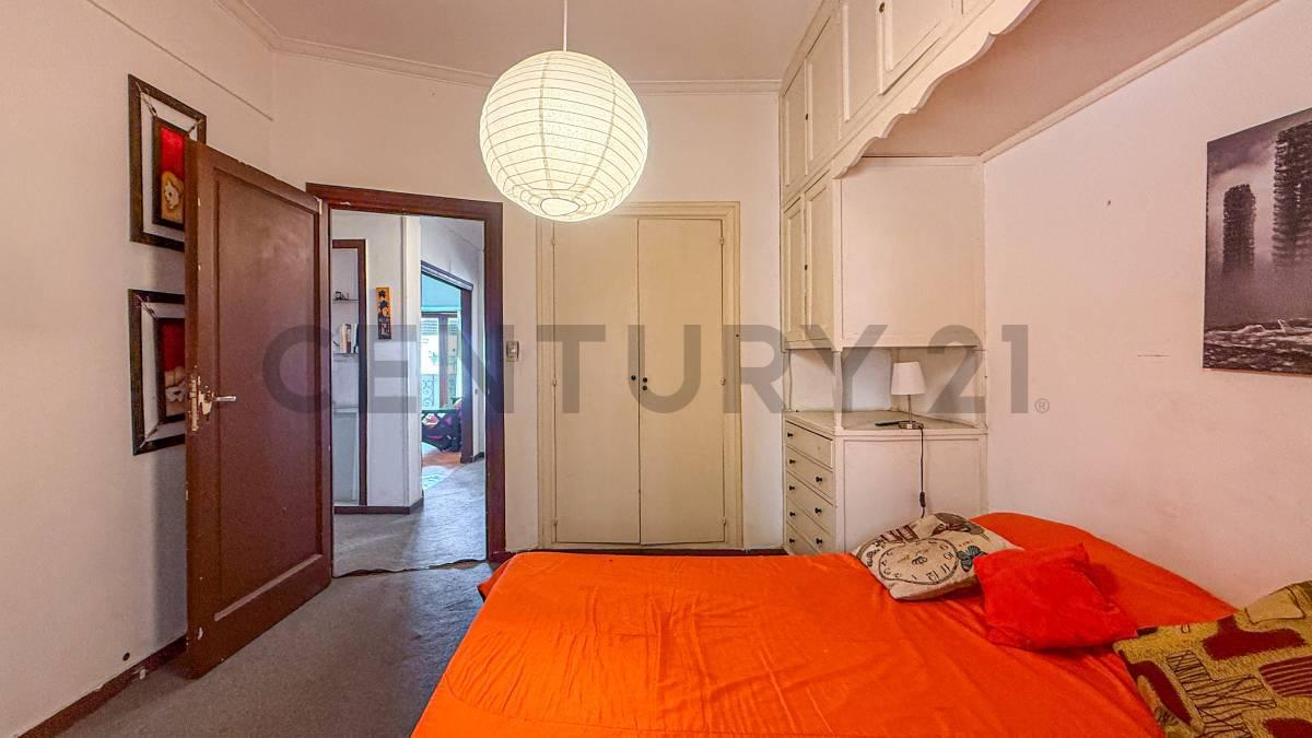 Foto de VENTA SEMIPISO 3 AMBIENTES CON DEPENDENCIA EN EDIFICIO SEÑORIAL, imagen 3