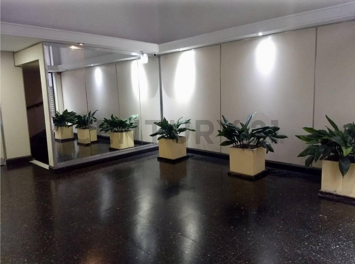 Foto de DEPARTAMENTO 2 AMBIENTES EN ALQUILER | CORRIENTES 2181 | SEMIAMOBLADO, imagen 1