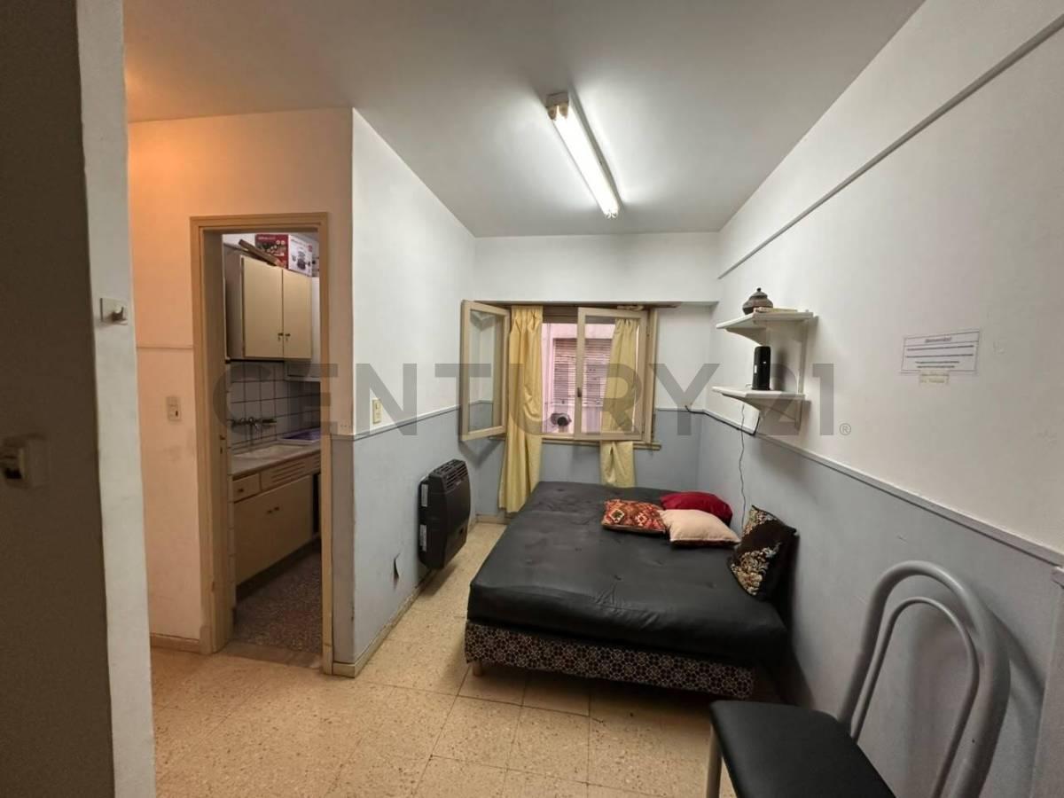 Foto de MONOAMBIENTE EN VENTA FRENTE A PLAZA MITRE – COLÓN 2700, imagen 2