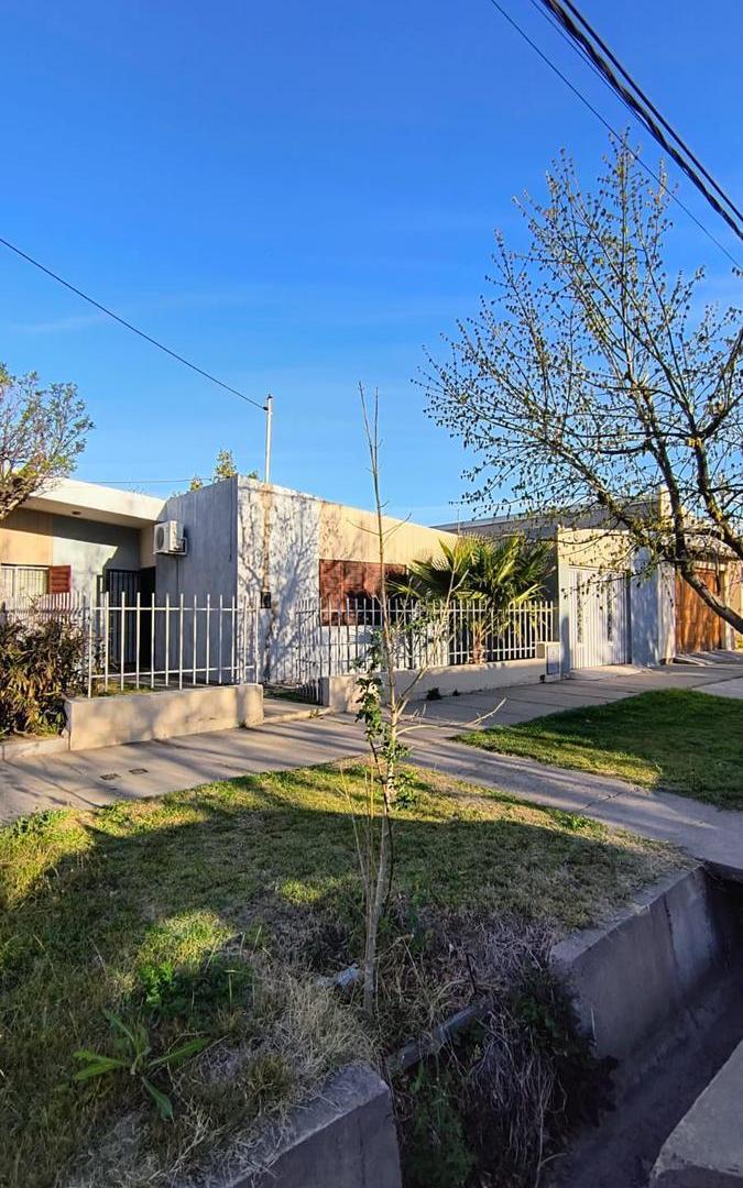 Foto de Casa 3 Dormitorios | 158 m² Cubiertos | Barrio Docente – San Rafael, imagen 2