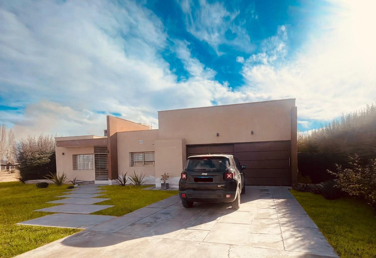 Foto de Casa 3 dormitorios | Pisina | Cochera tipo quincho para 4 vehiculos, imagen 2
