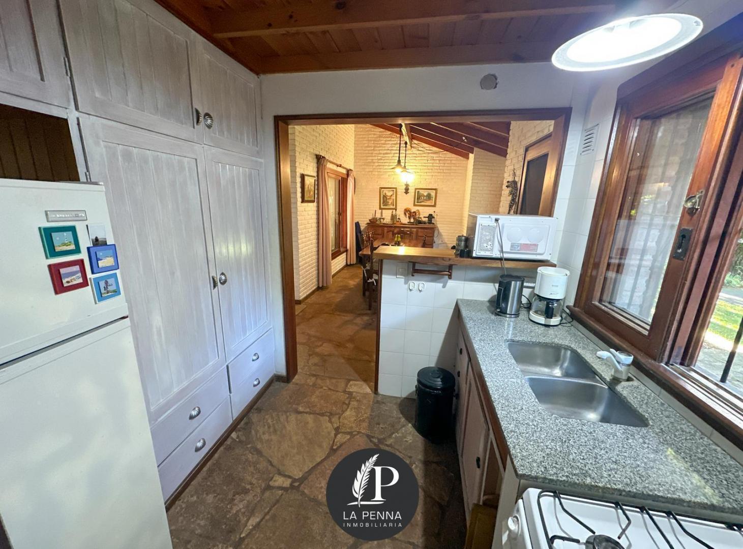 Foto de Casa en venta Pinamar sobre 2 lotes, imagen 2