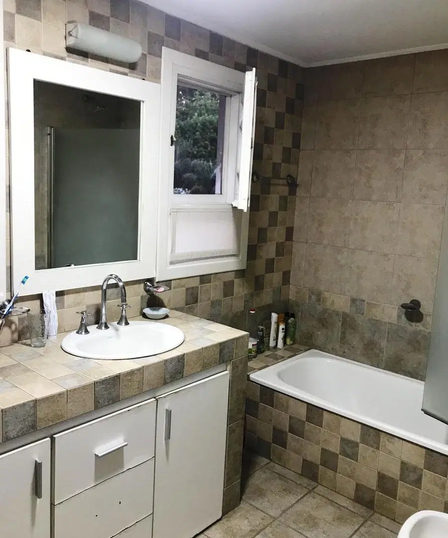 Hermosa y amplia casa en venta en Ituzaingó - Sobre Gdor. Udaondo 3