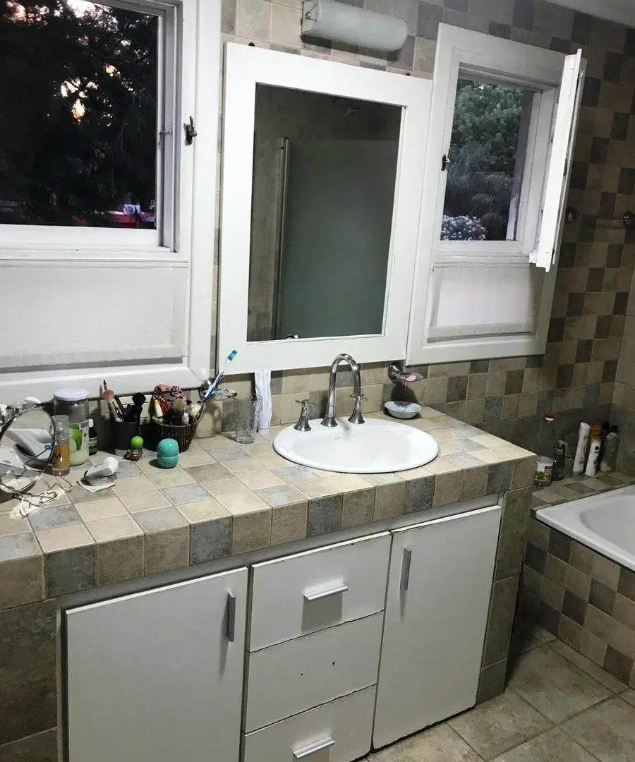 Hermosa y amplia casa en venta en Ituzaingó - Sobre Gdor. Udaondo 4