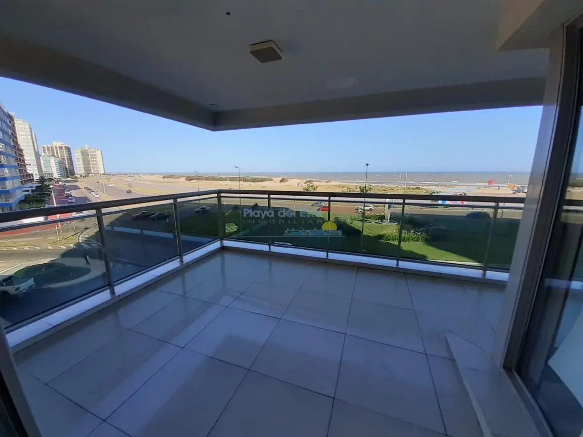 Apartamento en venta de 3 dormitorios en Torre imperiale , Punta del este , Playa Brava 8