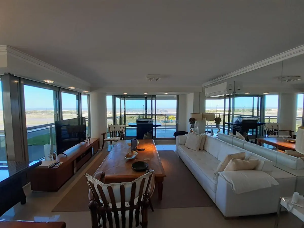 Apartamento en venta de 3 dormitorios en Torre imperiale , Punta del este , Playa Brava 3