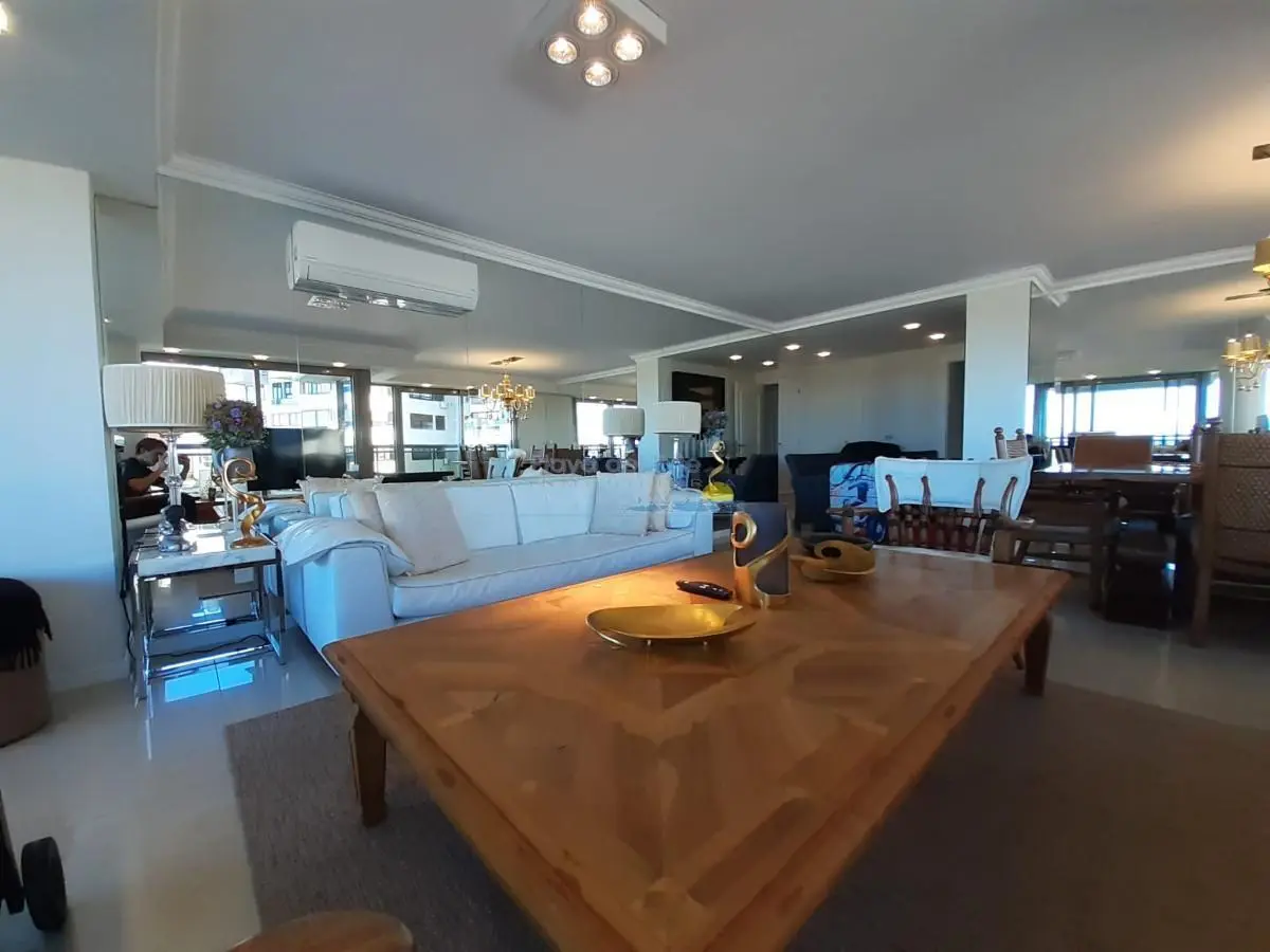 Apartamento en venta de 3 dormitorios en Torre imperiale , Punta del este , Playa Brava 1