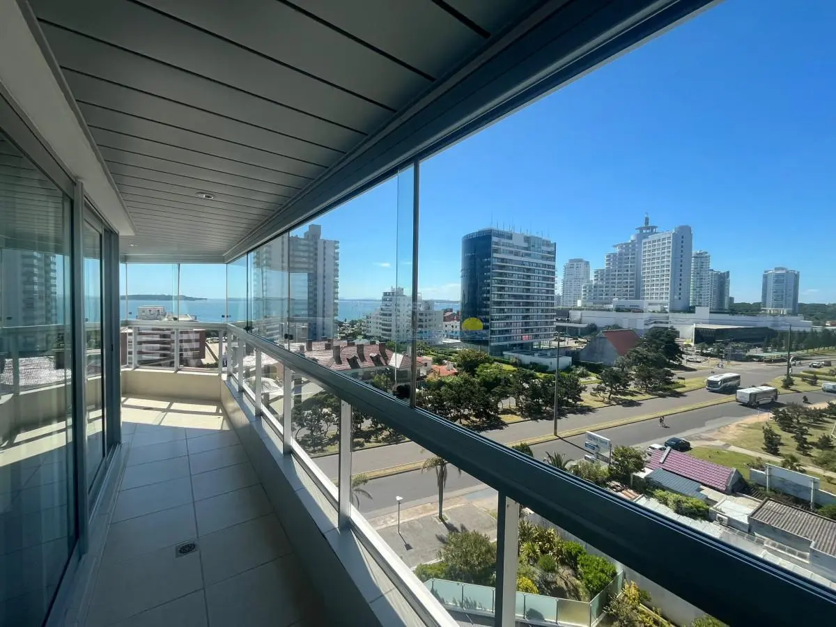 Apartamento en Venta de 3 dormitorios en Punta del este , Playa Mansa 2