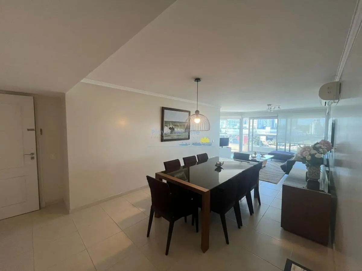 Apartamento en Venta de 3 dormitorios en Punta del este , Playa Mansa 3