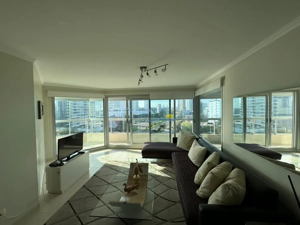 Apartamento en Venta de 3 dormitorios en Punta del este , Playa Mansa 5