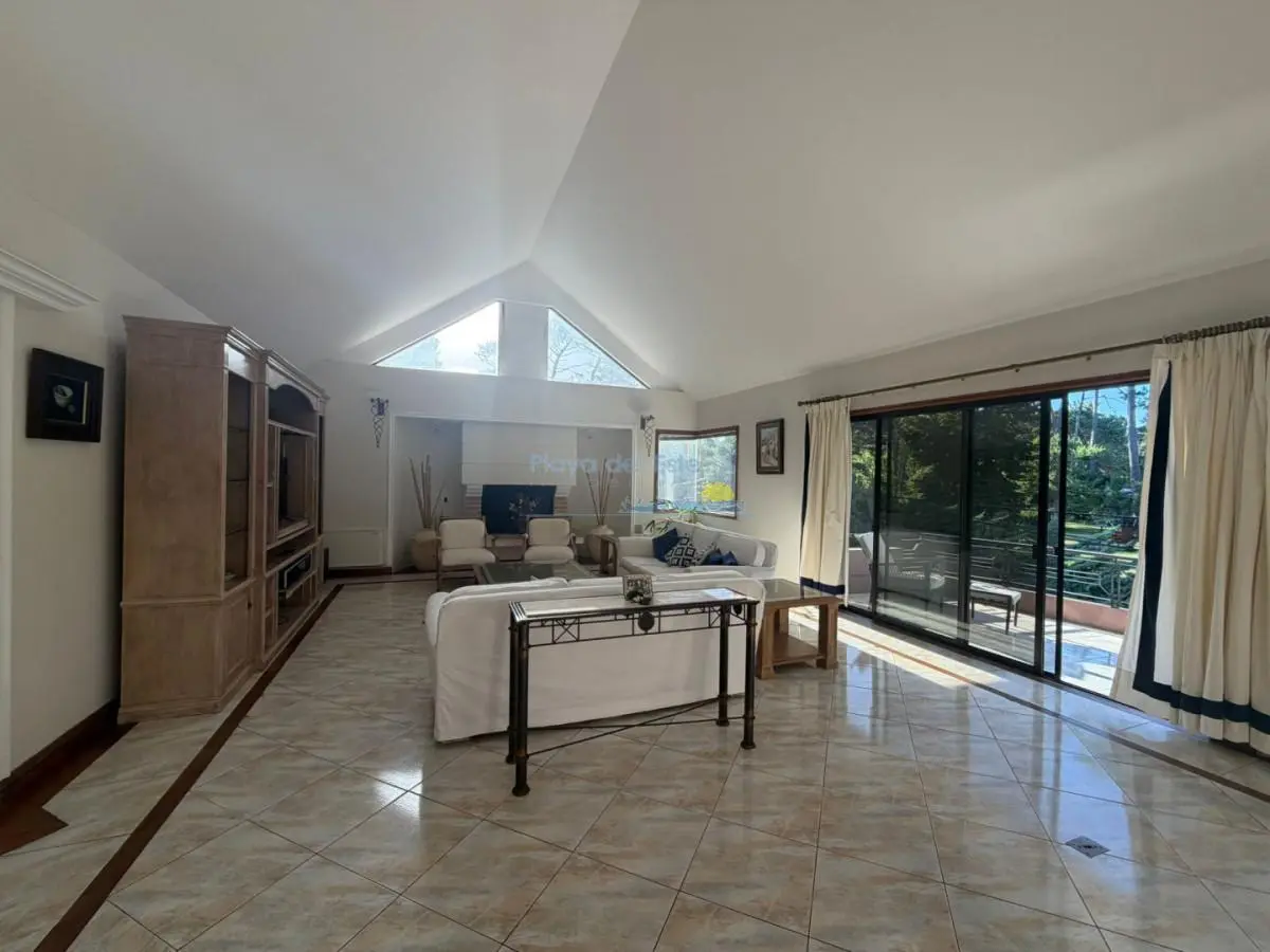Casa en Alquiler anual U$D 4500 Punta del este 3 dormitorios San Rafael , Parrillero , Piscina 5