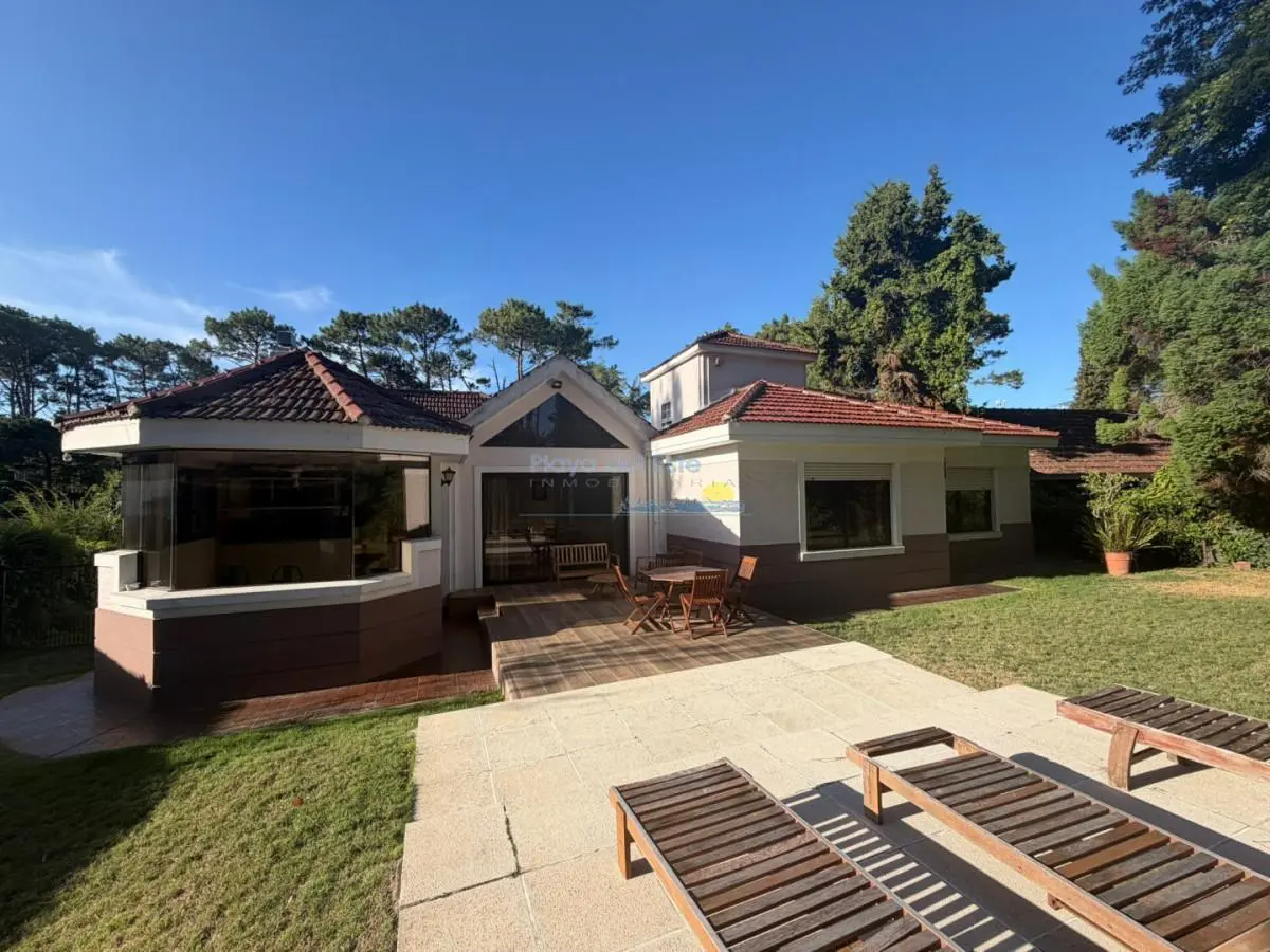 Casa en Alquiler anual U$D 4500 Punta del este 3 dormitorios San Rafael , Parrillero , Piscina 3