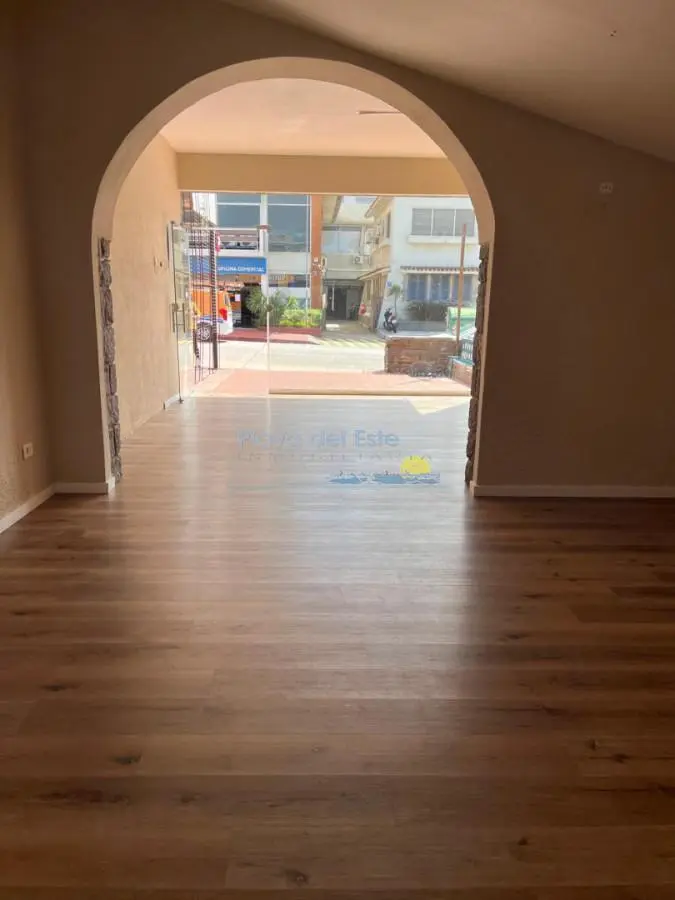 Local en alquiler en península $ 44.000 , punta del este 3