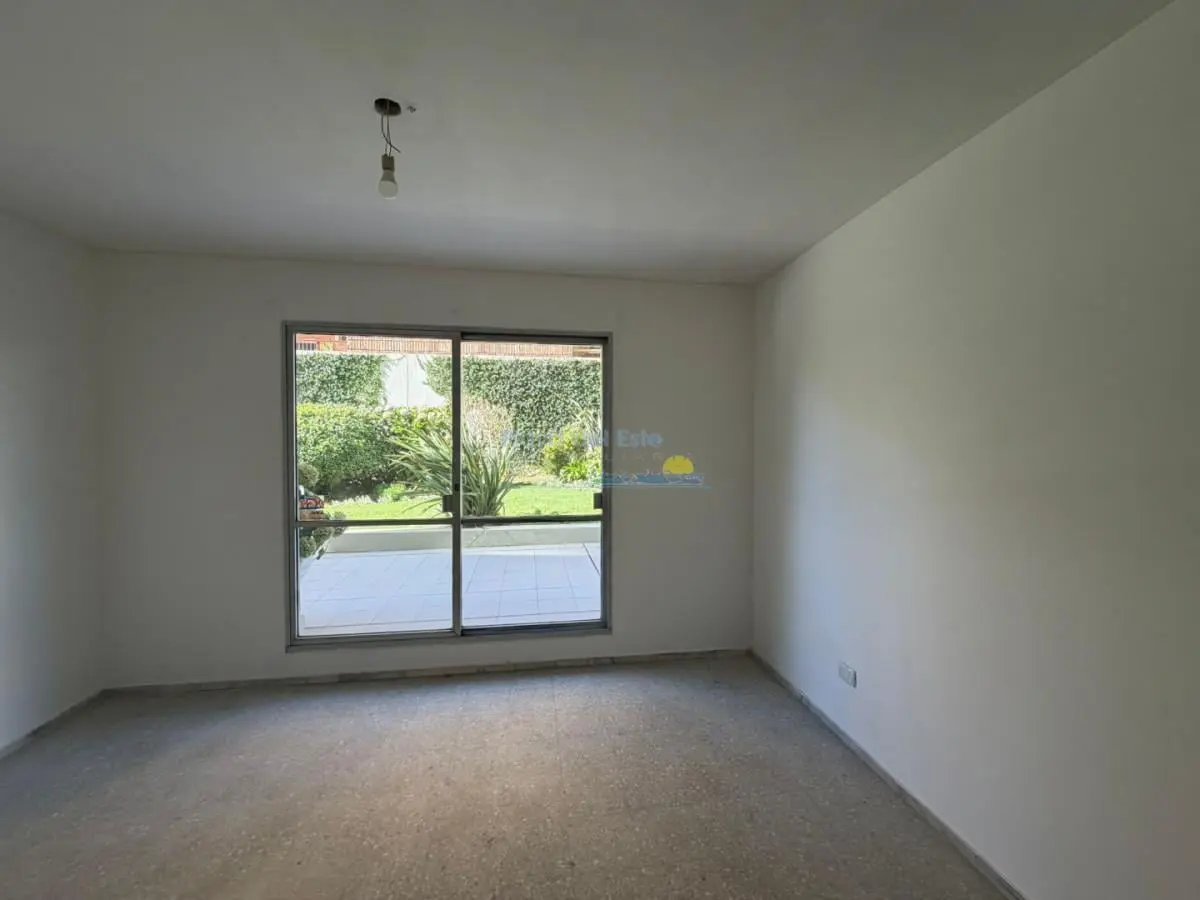 Apartamento en alquiler anual U$D 750 1 dormitorios , península , Punta del este 1