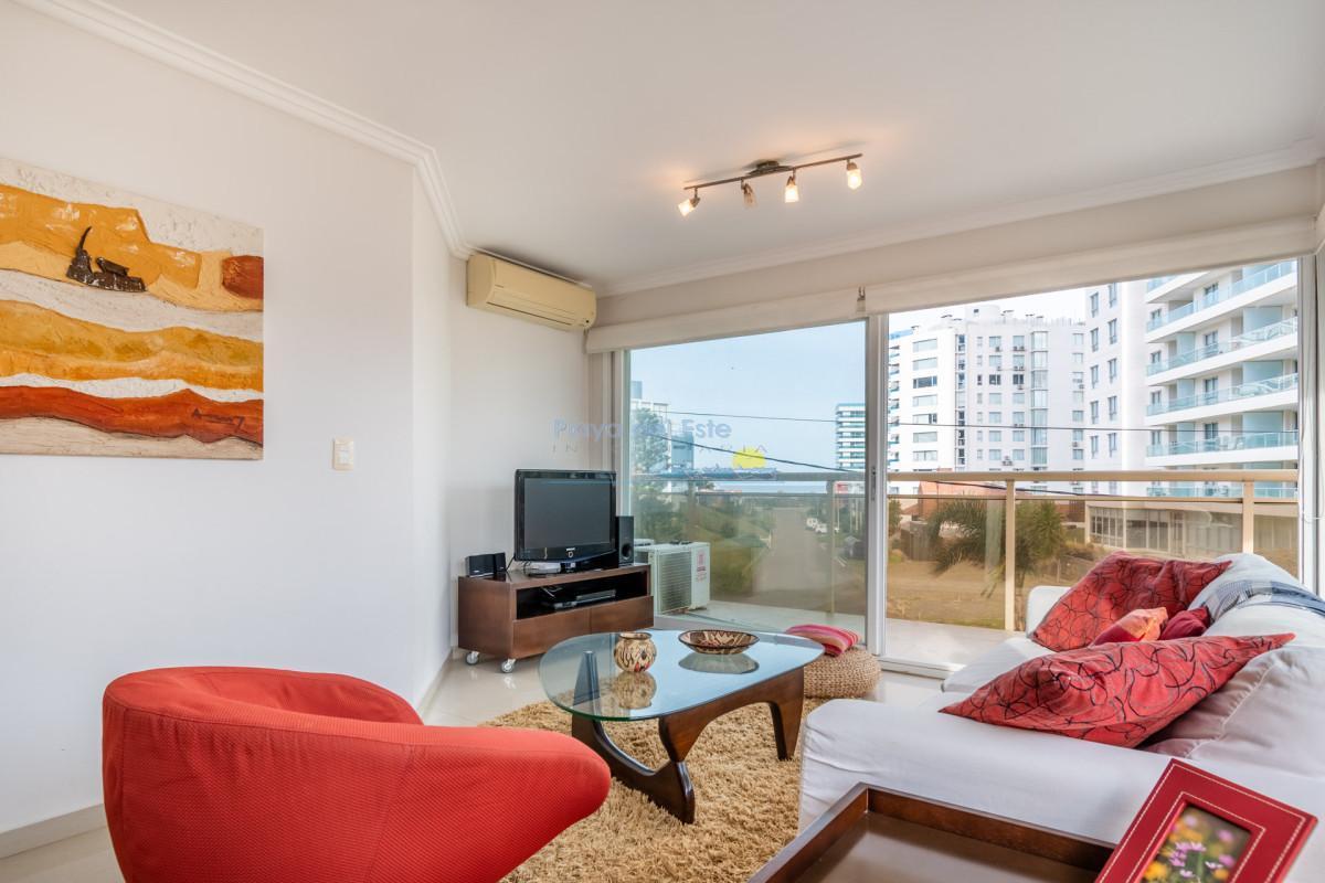 Foto de Moderno Apartamento de 3 Dormitorios a Pocas Cuadras del Mar En Venta, Playa Brava, imagen 3
