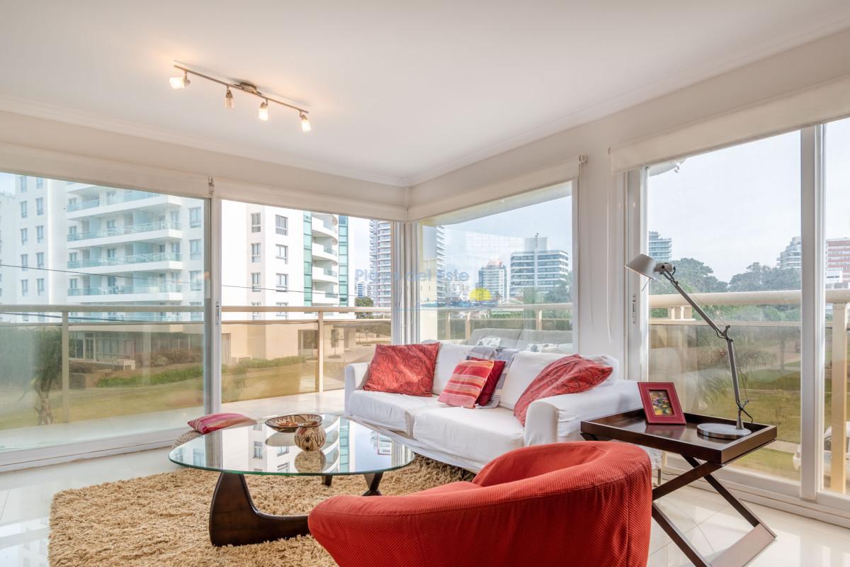 Foto de Moderno Apartamento de 3 Dormitorios a Pocas Cuadras del Mar En Venta, Playa Brava, imagen 2