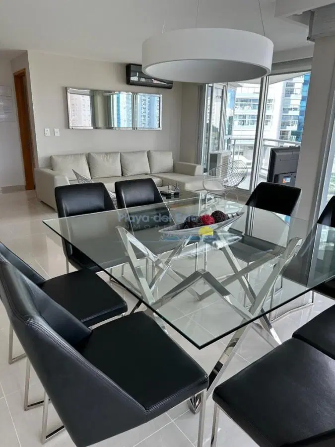 Apartamento en Venta de 3 Dormitorios en Punta del este, Edificio Sunrise , Playa Mansa 1