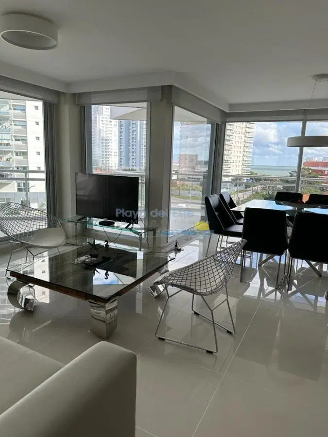 Apartamento en Venta de 3 Dormitorios en Punta del este, Edificio Sunrise , Playa Mansa 2