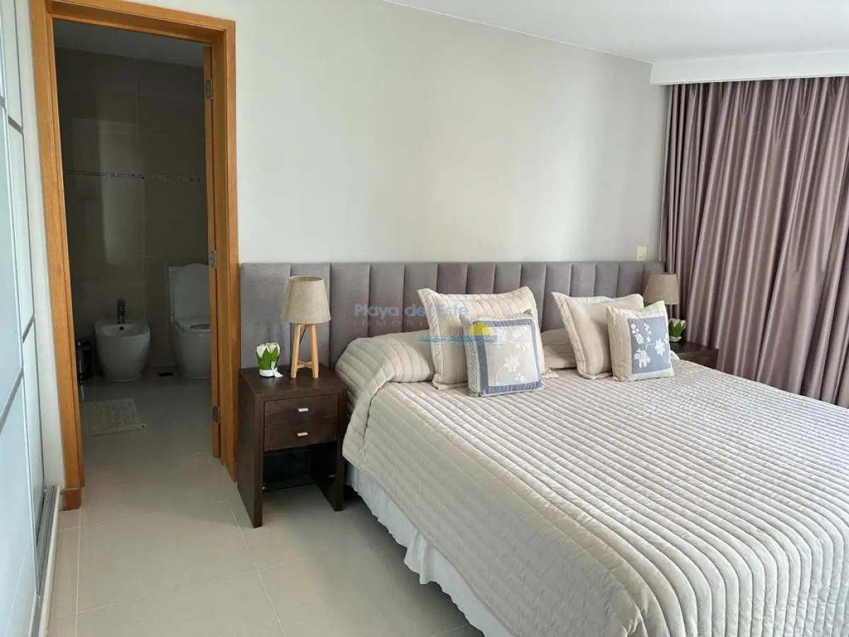 Apartamento en Venta de 3 Dormitorios en Punta del este, Edificio Sunrise , Playa Mansa 5
