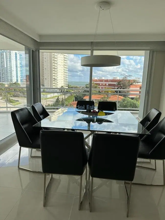 Apartamento en Venta de 3 Dormitorios en Punta del este, Edificio Sunrise , Playa Mansa 1