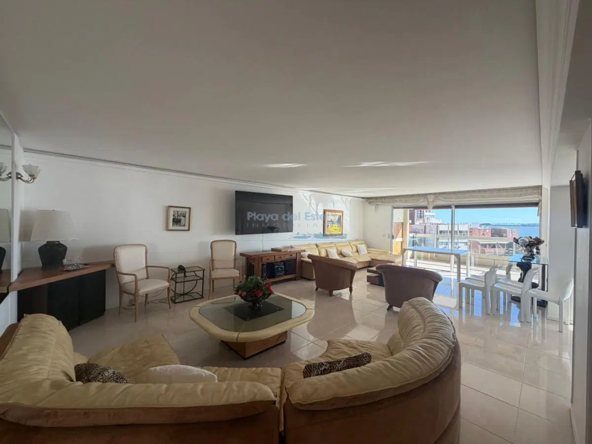 Apartamento de 4 dormitorio en alquiler anual e invernal , Punta del este , Playa Mansa 1