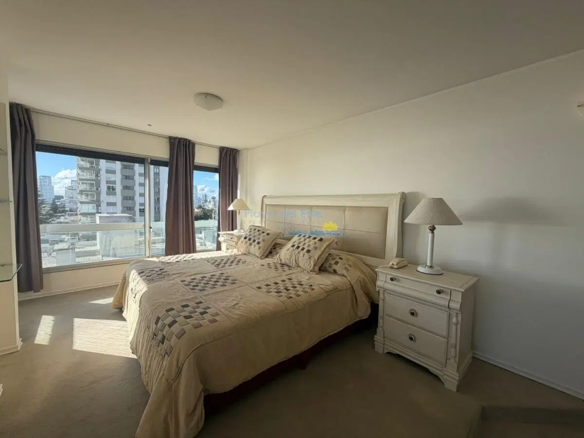 Apartamento de 4 dormitorio en alquiler anual e invernal , Punta del este , Playa Mansa 4