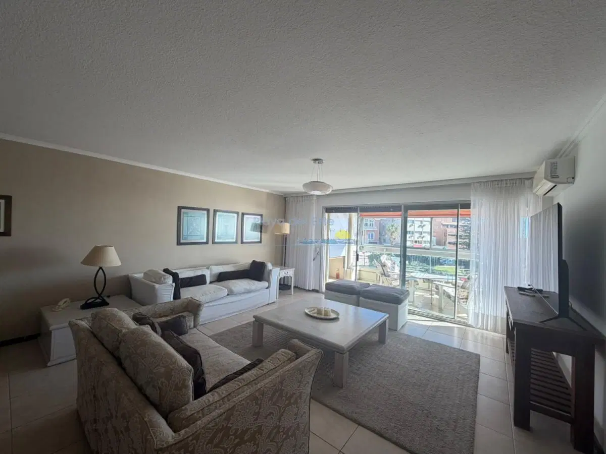 Apartamento de 3 dormitorios alquiler anual , Punta del este , Playa Mansa 2