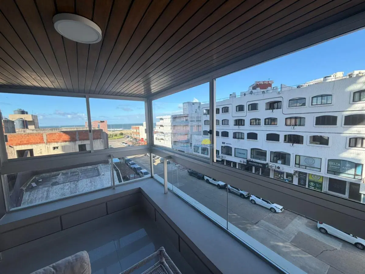 Apartamento de 3 dormitorios en alquiler anual e invernal en Punta del este , Playa Mansa 2