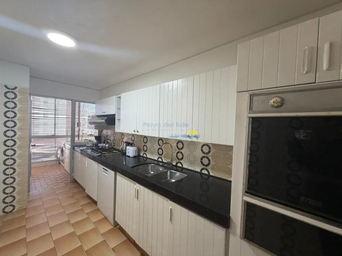 Apartamento de 3 dormitorios en alquiler anual e invernal , Punta del este , Playa Mansa 5
