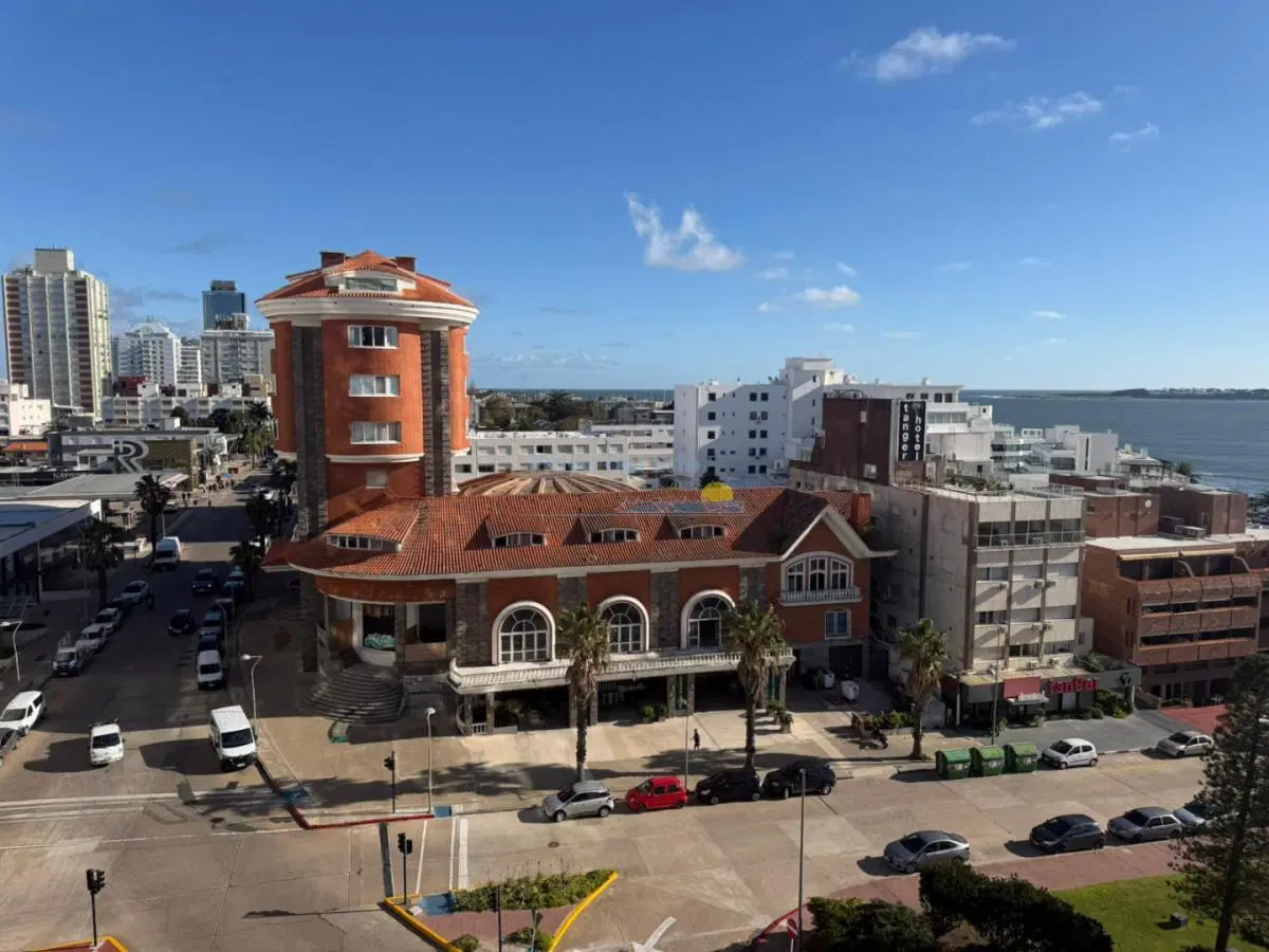Apartamento de 3 dormitorios en alquiler anual e invernal , Punta del este , Playa Mansa 2