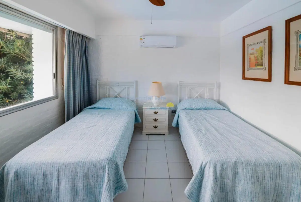 CASA EN ALQUILER DE TEMPORADA EN PUNTA DEL ESTE , PLAYA MANSA 4