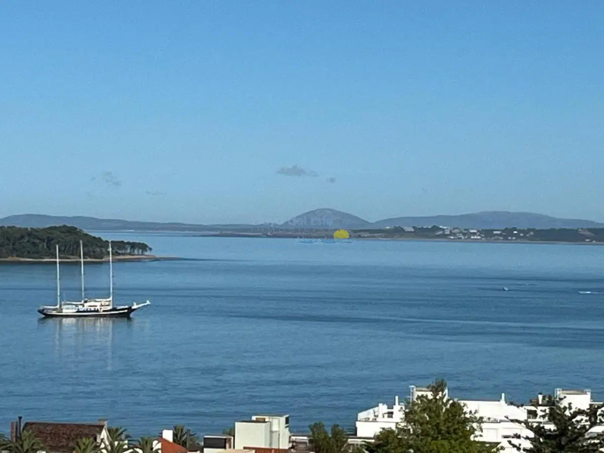 Apartamento en Venta de 2 dormitorios en Gorlero , Vista al Mar , Punta del este , Península 3