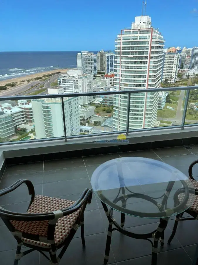 Apartamento en Alquiler de 2 dormitorios en Punta del este , Playa Brava , Edificio Wind 5