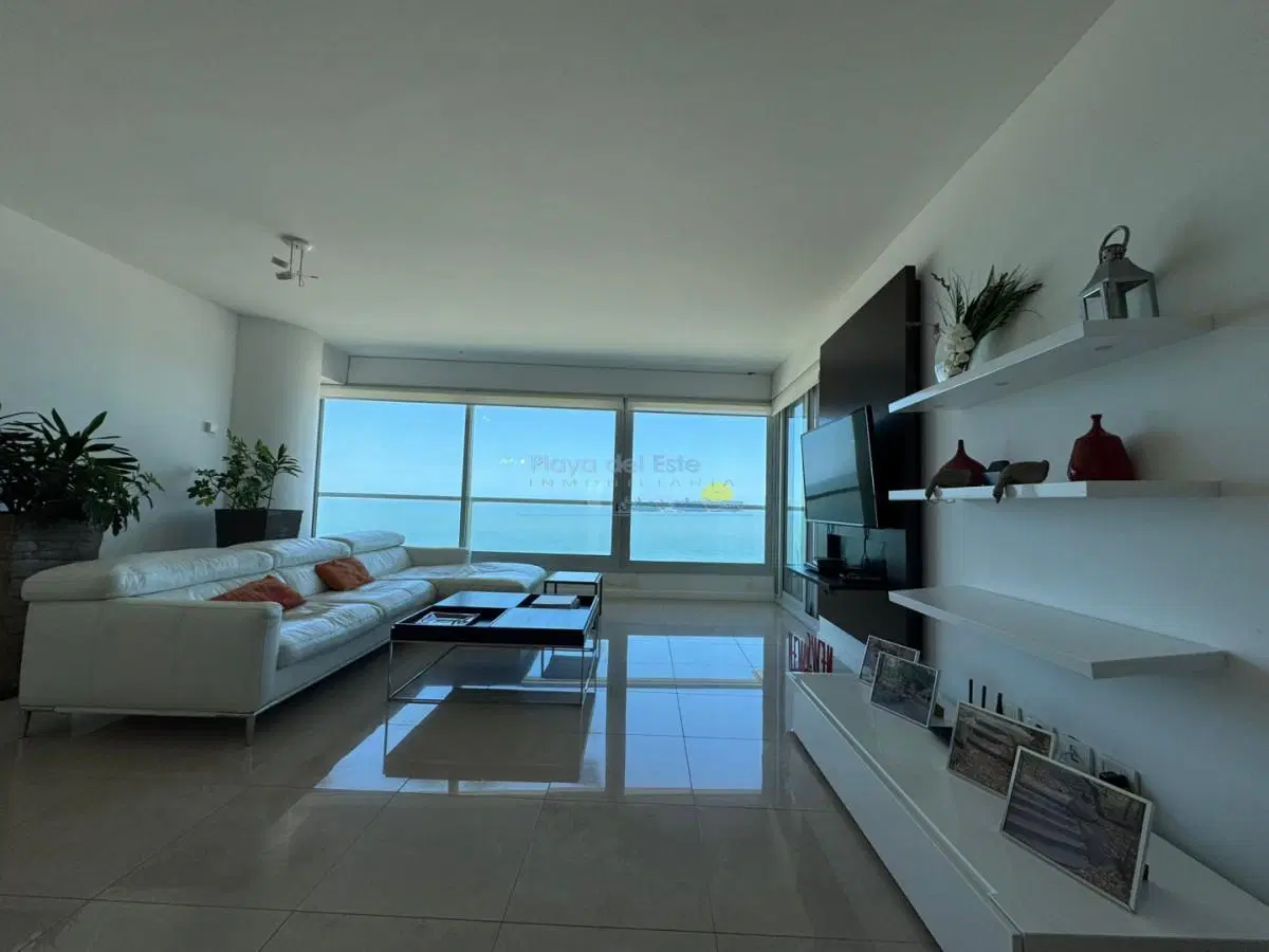 Apartamento en alquiler temporal de 2 dormitorios en Torre Le parc , Punta del este , Playa Brava 3