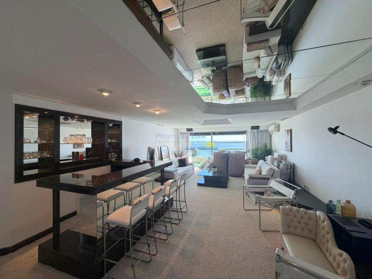 Foto de Apartamento de 2 dormitorios y servicio en alquiler anual , Playa mansa, imagen 1