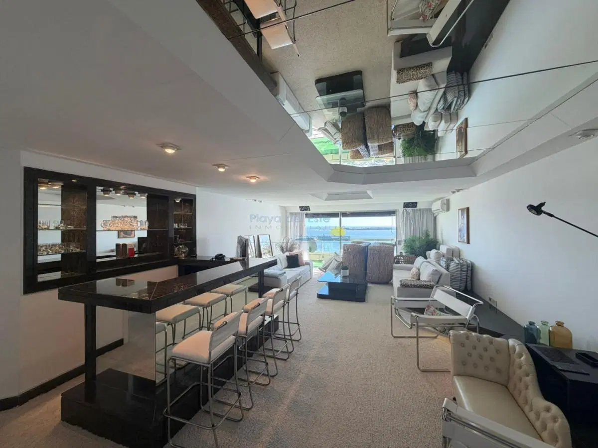 Apartamento de 2 dormitorios y servicio en alquiler anual , Playa mansa 1