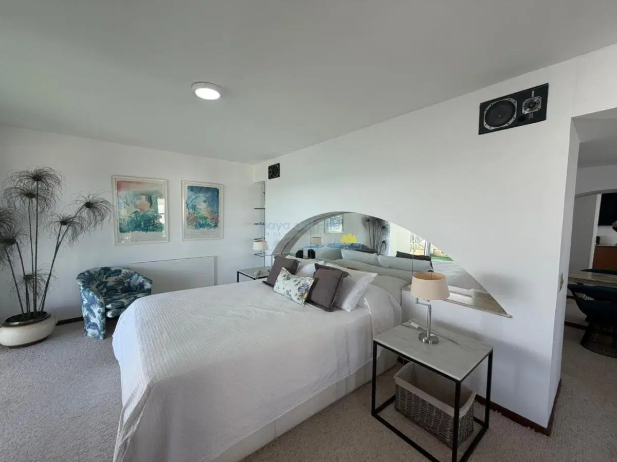 Apartamento de 2 dormitorios y servicio en alquiler anual , Playa mansa 4
