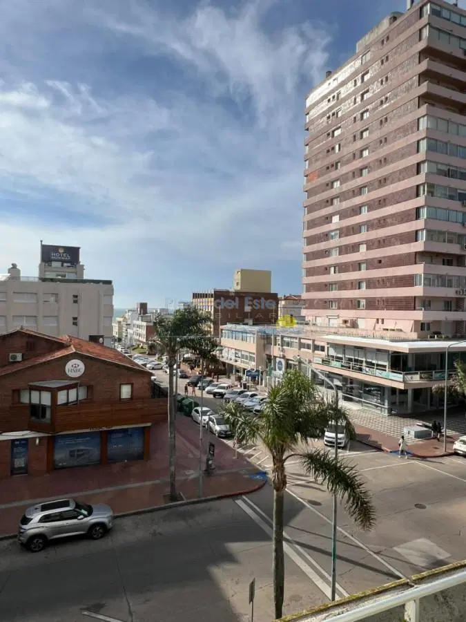Apartamento en Venta de 3 Dormitorios en la peninsula , Punta del este 3