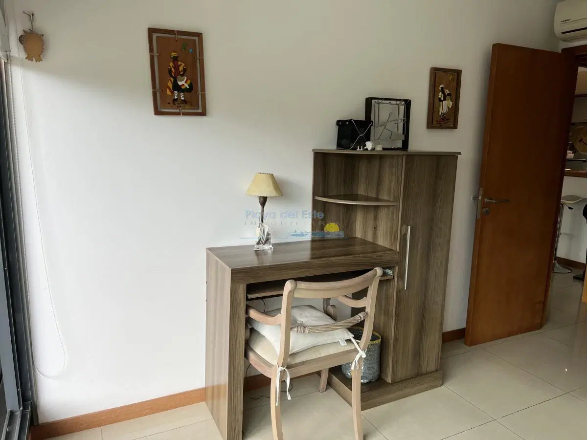 Apartamento en alquiler temporal.- Tressesenta, dos dormitorios.- 5