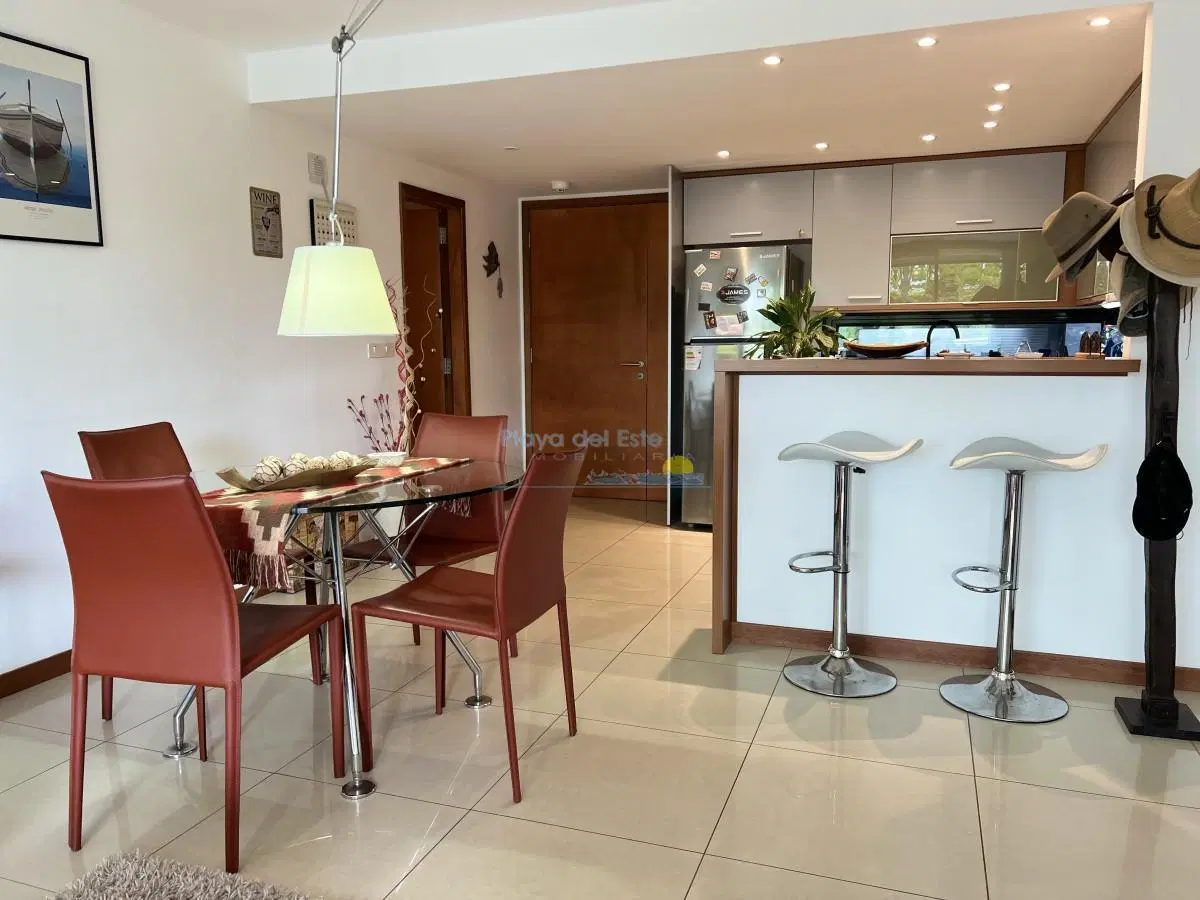 Apartamento en alquiler temporal.- Tressesenta, dos dormitorios.- 4