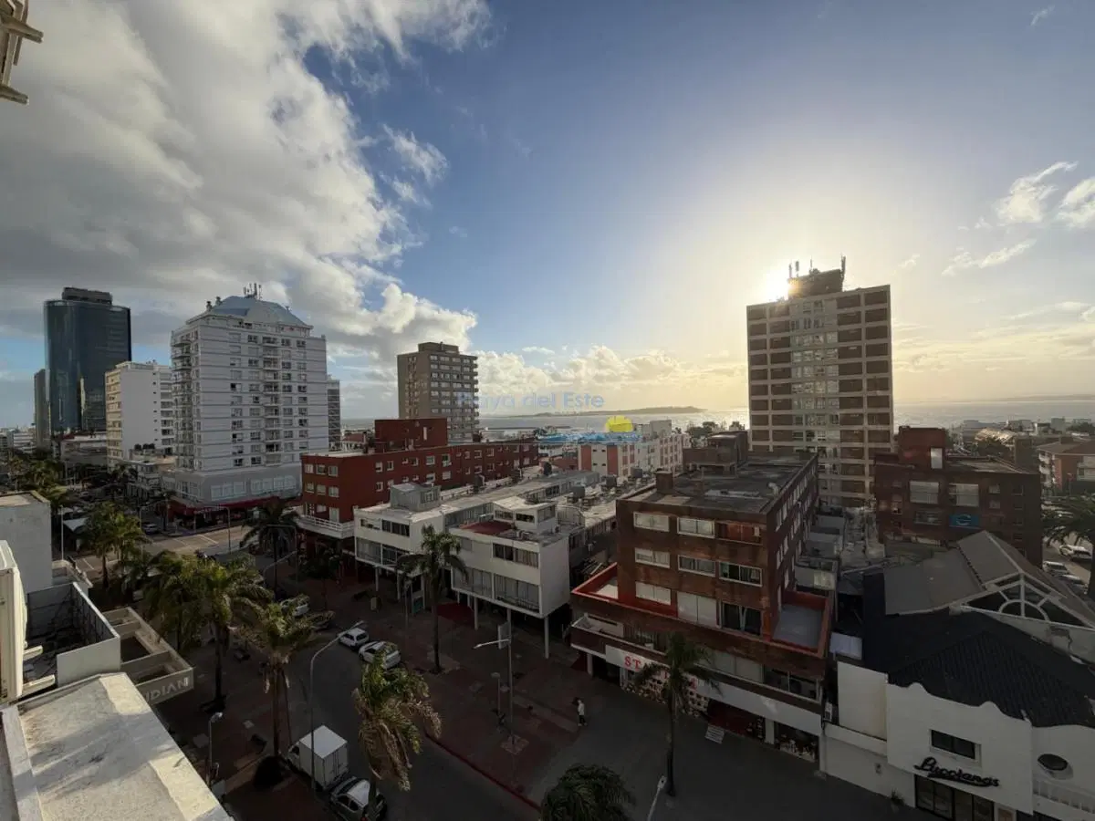 Apartamento en Venta de 2 dormitorios y medio en Punta del este , Gorlero , Península 4