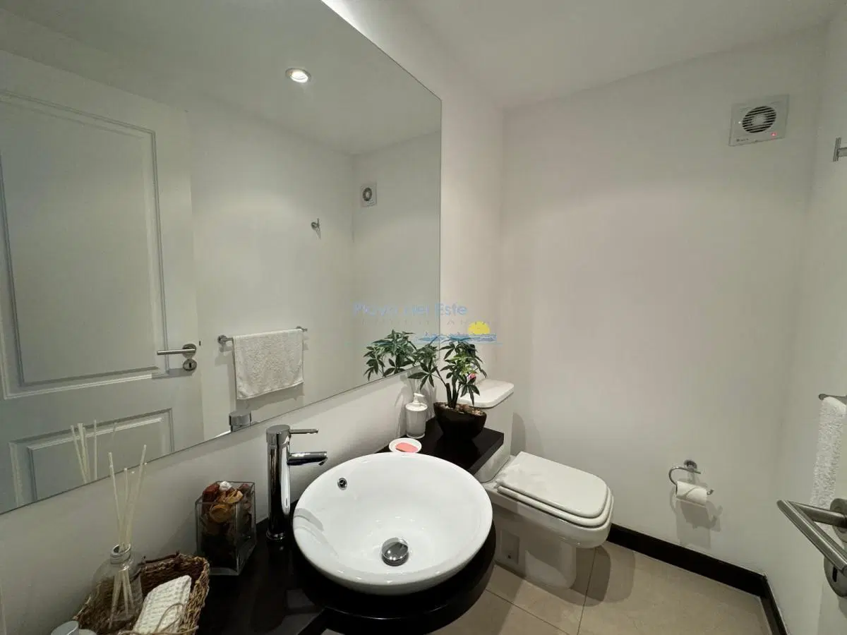 Apartamento en venta de 4 dormitorios en Punta del este , Playa Brava , Torre Lobos 3
