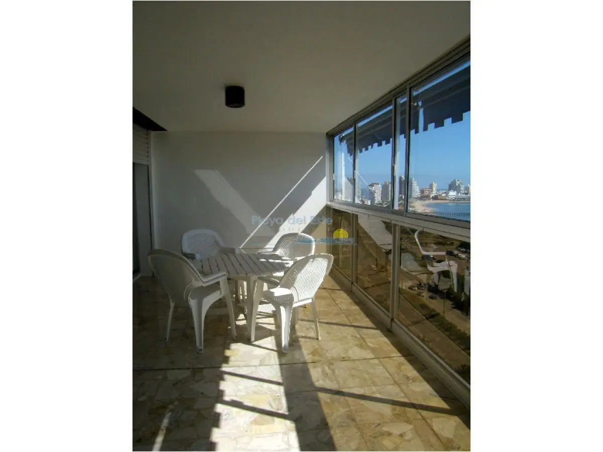 Apartamento en Venta de 3 dormitorios en Punta del este , Playa Mansa , Edificio Tequendama , Frente 1