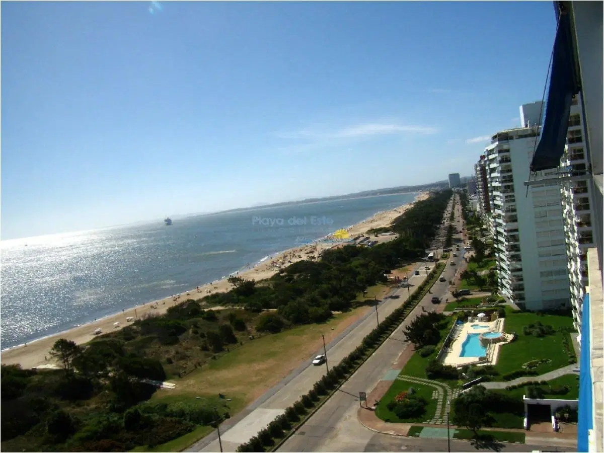 Apartamento en Venta de 3 dormitorios en Punta del este , Playa Mansa , Edificio Tequendama , Frente 4