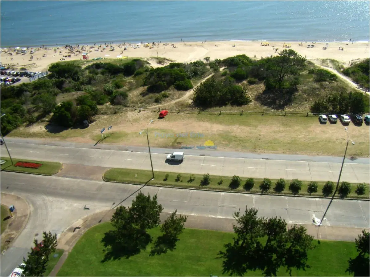 Apartamento en Venta de 3 dormitorios en Punta del este , Playa Mansa , Edificio Tequendama , Frente 2