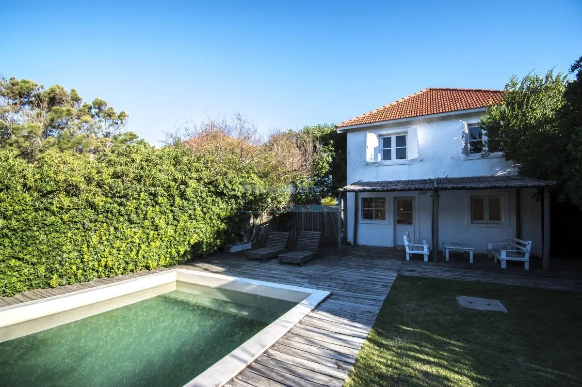 Excelente Casa de 4 Dormitorios con Piscina y Parrillero en Montoya, La Barra 4