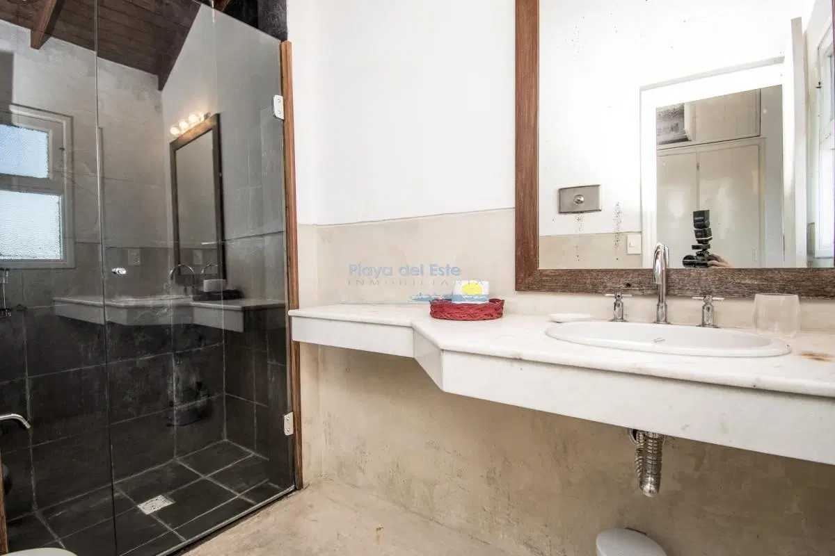 Excelente Casa de 4 Dormitorios con Piscina y Parrillero en Montoya, La Barra 3