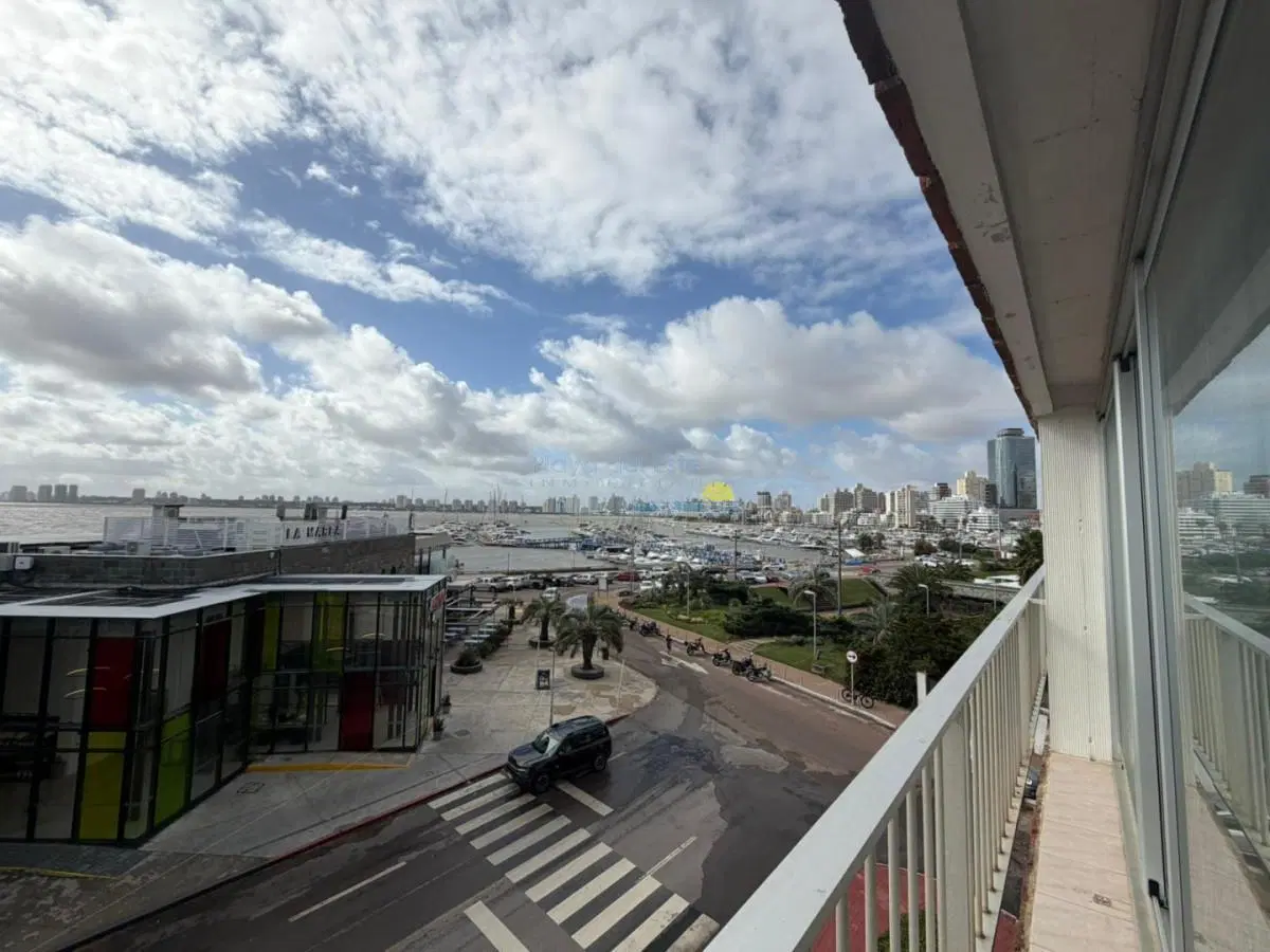 Apartamento de 2 dormitorios en venta en el Puerto , Punta del este 1